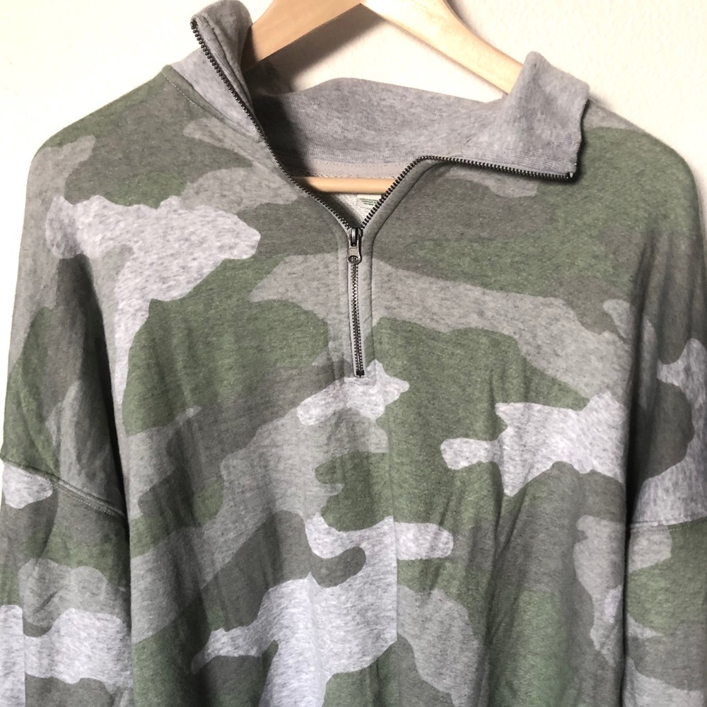 QUARTER ZIP